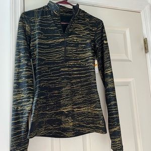 NWT Women’s size S Nike Pro Dri-Fit black and gold half zip long sleeve shirt